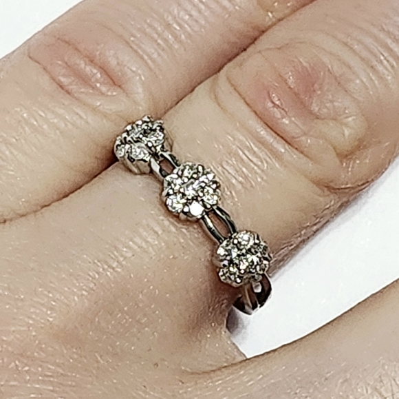 14K Diamond Flower Ring size 7 - Picture 4 of 13